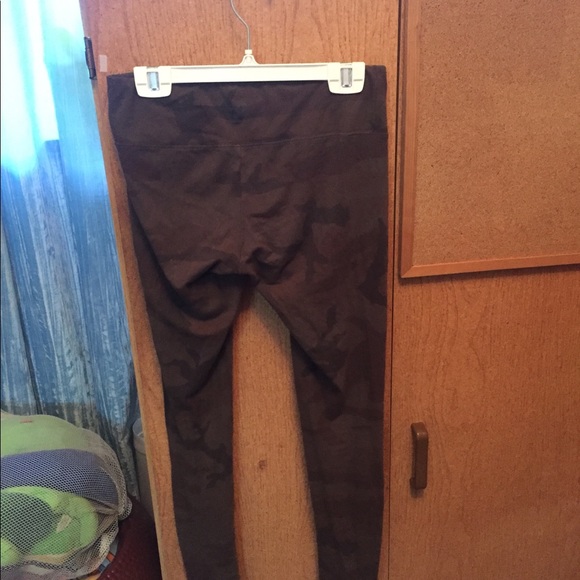 Aritzia TNA Camouflage Leggings - Picture 3 of 5